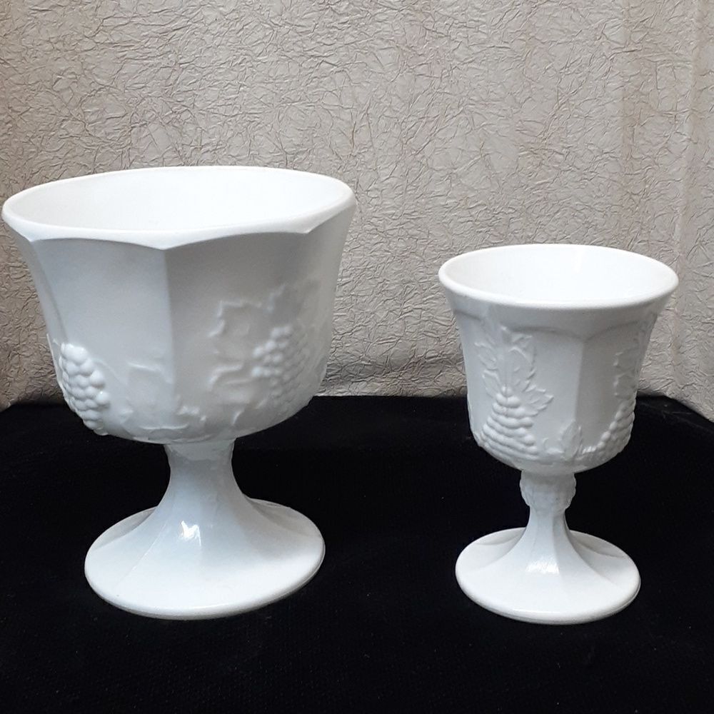 ‎2-pc Indiana White Milk Glass Colony Harvest Grapes Pedestal style set